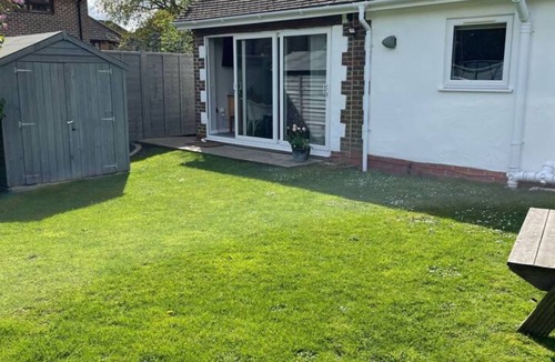 Rustington House | Adorable 2-bedroom bungalow in tranquil Rustington perfect for relaxing