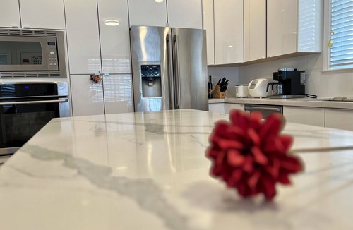 Marpole House | Adorable 4B House-Vancouver West Free Parking
