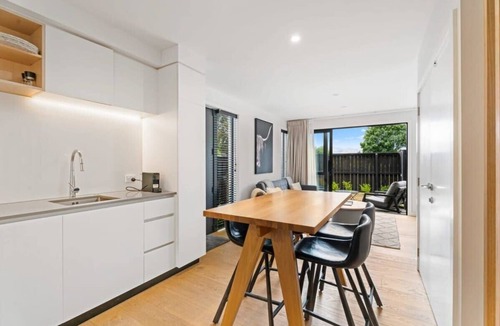 Albert Town Apartment | Adventure Riverside Retreat