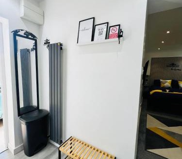Tea Green House | AeroSuites Luton - SHARED AND PRIVATE Accommodations mins from Luton Airport,FREE selected Breakfast,Adults Only,FREE Parking subject to availability and reservation only, Whats Up number required, Late Self Check In and Out by request only