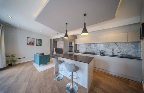 Cantelowes House | Agar Villa 2BR Home with Garden & Hot Tub