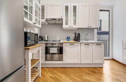 Centro Storico Apartment | "Airbnb Luxe" Gorgeous + 3 Bedroom Near The Duomo