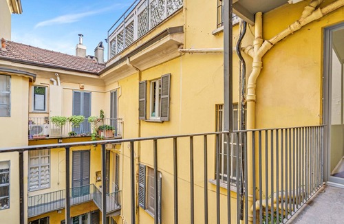 Centro Storico Apartment | "Airbnb Luxe" Gorgeous + 3 Bedroom Near The Duomo