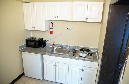 Albany House | Albany Retreat- Free Breakfast & Parking Included