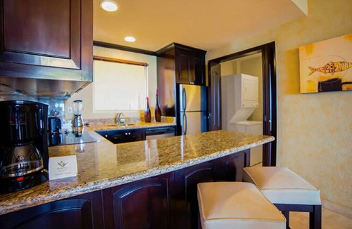Playa Mujeres Condo | 🌞 All-Inclusive Optional OceanFront Beach Resort 🏖️~ 𝕏 @MyBeachSuites Rentals