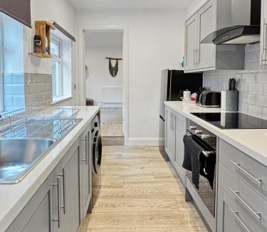Grantham Apartment | Amaya Six - Sleeps 4 - Modern 1 bed - Newly renovated - Central Grantham - Free Gym Access