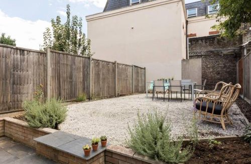 Kilburn Apartment | Amazing 4 Bed House wParking 2min walk to Station