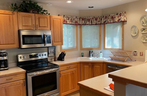 Edwards House | Amazing 4bedroom 3bath Edwards Townhome w/ fireplace