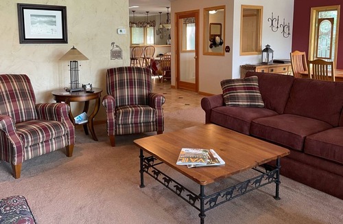 Edwards House | Amazing 4bedroom 3bath Edwards Townhome w/ fireplace