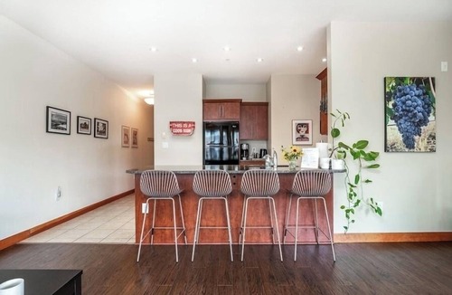 Okanagan-Similkameen Condo | Amazing location! Steps to Okanagan Beach. Lakeview condo