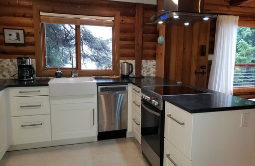 Juan de Fuca Electoral Area Cottage | An Oceanfront Cottage with Stunning Views and Direct Beach Access