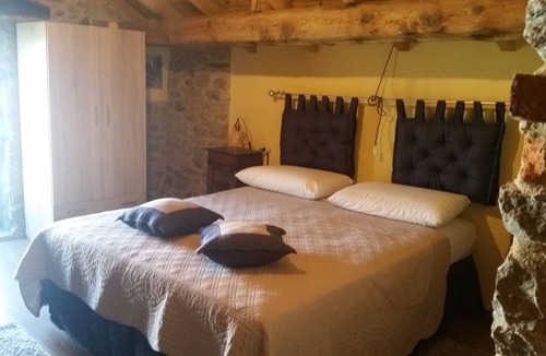 Arona Apartment | Ancient "cascina motto" three-room apartment