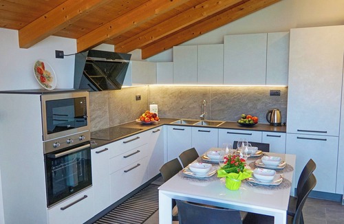 Aurogna Apartment | Andrea panoramic vacation apartment on Lake Como