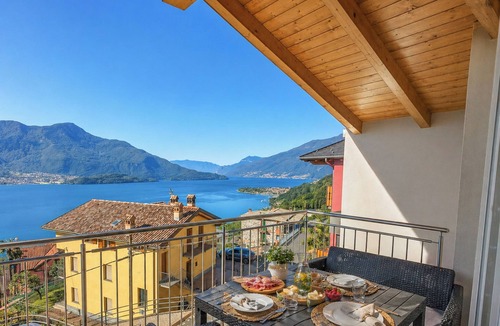 Aurogna Apartment | Andrea panoramic vacation apartment on Lake Como
