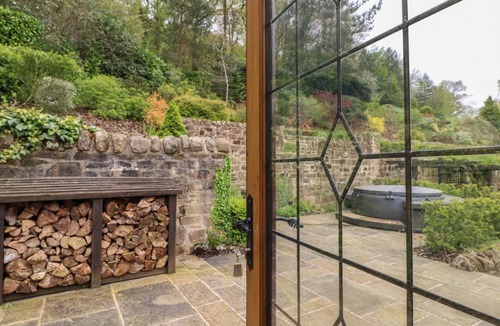 Ambergate House | Annex at Catacol near to Heage
