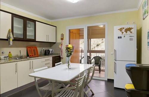 Canico Apartment | Apartamento Jade with Sea View, Wi-Fi & Balcony