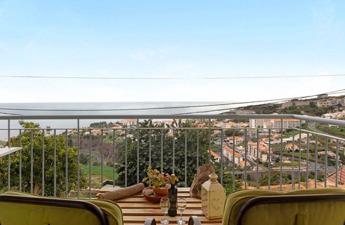 Canico Apartment | Apartamento Jade with Sea View, Wi-Fi & Balcony