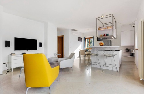 Limone sul Garda Apartment | Apartment 'Alba' with Lake View, Wi-Fi and Air Conditioning