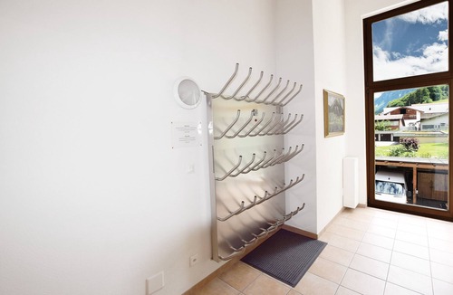 Klosters-Serneus Apartment | Apartment "Alpin 2" with Terrace & Wi-Fi