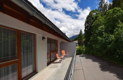 Klosters-Serneus Apartment | Apartment "Alpin 2" with Terrace & Wi-Fi