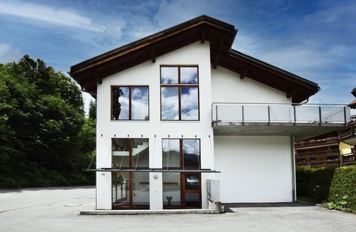 Klosters-Serneus Apartment | Apartment "Alpin 2" with Terrace & Wi-Fi