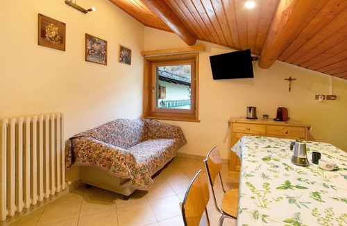 San Rocco Apartment | Apartment 'Baita Lorella Appartamento 5' with Mountain View, Shared Terrace and Wi-Fi
