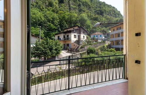 Laveno Apartment | Apartment 'Casa Làrisa Lago Maggiore' with Mountain View, Balcony and Wi-Fi