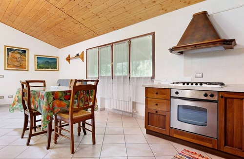 Gaino Apartment | Apartment 'Classic' with Lake View, Shared Garden and Wi-Fi