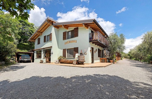 Gaino Apartment | Apartment 'Classic' with Lake View, Shared Garden and Wi-Fi