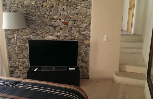 Vira Apartment | Apartment Corte delle Camelie - Wohnung im Erdgeschoss by Interhome