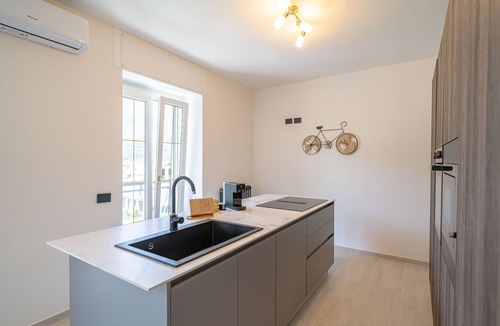 Postalesio Apartment | Apartment 'Giada Suite' with Mountain View, Wi-Fi and Air Conditioning