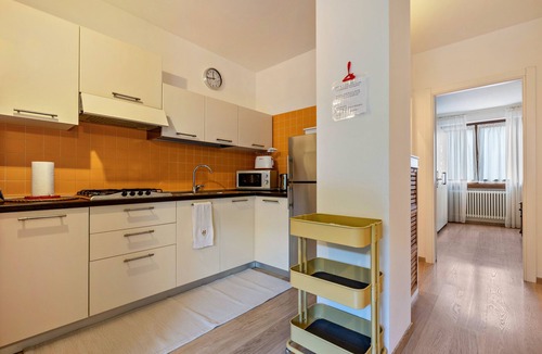 Torbole sul Garda Apartment | Apartment 'Groundfloor Appartamento Giallo' with Mountain View, Wi-Fi and Air Conditioning