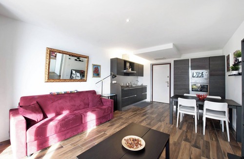 Perledo Apartment | Apartment La Grande Bellezza with Lake View, Communal Spa & Wi-Fi