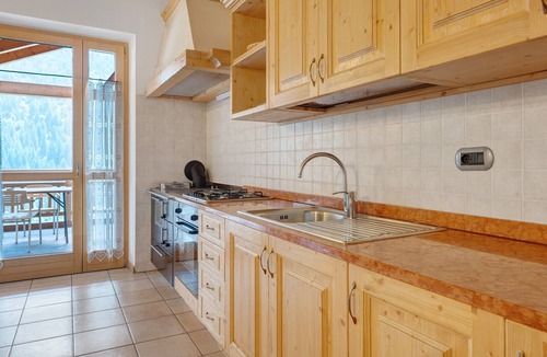 Bozzana Apartment | Apartment 'Luna' with Mountain View, Private Terrace and Wi-Fi