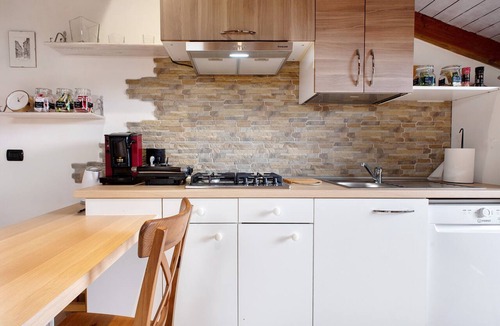 Sangiano Apartment | Apartment 'Maison Adriano Lago Maggiore' with Wi-Fi