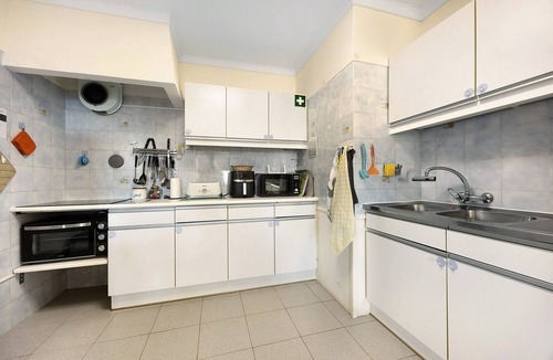 Vale de Centianes Apartment | Apartment 'Mar-Colina-Sol' with Sea View, Beach Access, Terrace & Wi-Fi