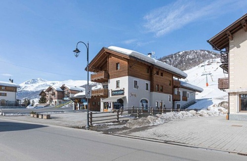 Valtellina Apartment | Apartment Miky House Cassana with Mountain View, Balcony and Wi-Fi