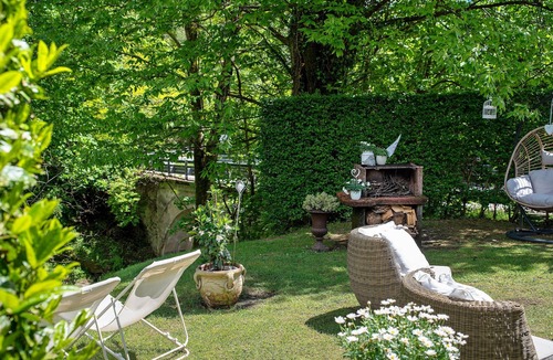 Bee Apartment | Apartment 'Mon Brayan' with Shared Garden and Wi-Fi