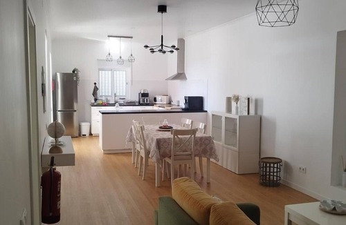 Porto Santo Villa | Apartment 'Moradia Girassol Porto Santo' with Mountain View, Private Pool and Wi-Fi
