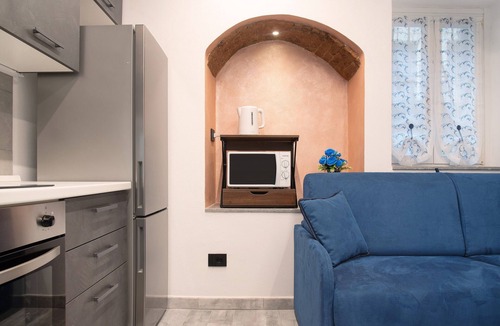 Bisuschio Apartment | Apartment 'Nido Cicogna' with Wi-Fi