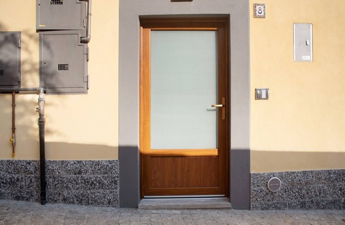 Bisuschio Apartment | Apartment 'Nido Cicogna' with Wi-Fi
