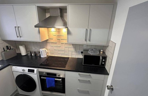 Dagenham Apartment | Apartment - Sleeps 6 - City Base - District Line