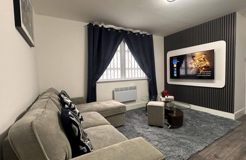 Dagenham Apartment | Apartment - Sleeps 6 - City Base - District Line
