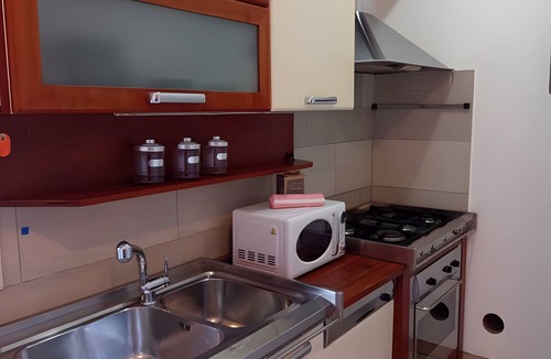 Albate Apartment | Apartment 'Unità 4' with Wi-Fi and Air Conditioning
