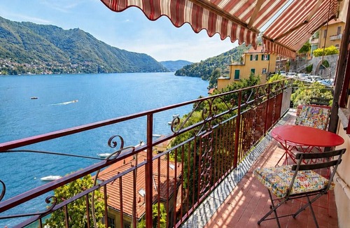 Moltrasio Apartment | Apartment with a lake view