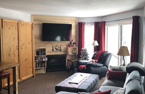 Okanagan-Similkameen Condo | Apex Mountain renovated one bedroom Condo with mountain view