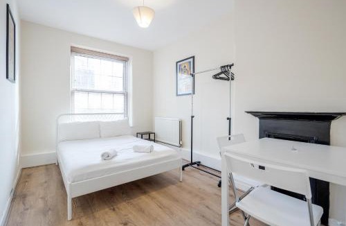 Elephant and Castle House | APlaceToStay Central London Apartment, Zone 1 KIN