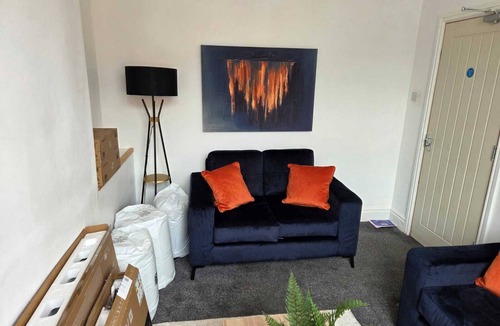 Oadby House | Approval City House Leicester Sleeps Up To Ten (10) 2 Bath Welford Road LE2 6BJ