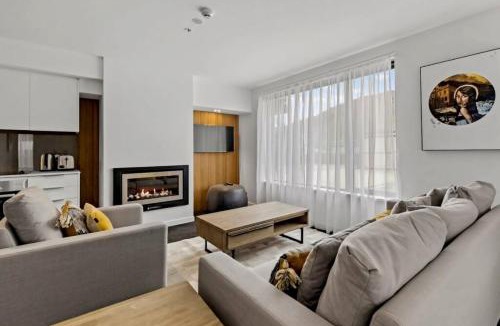 Arthur's Point Apartment | Aroha Apartment at the base of Coronet Peak