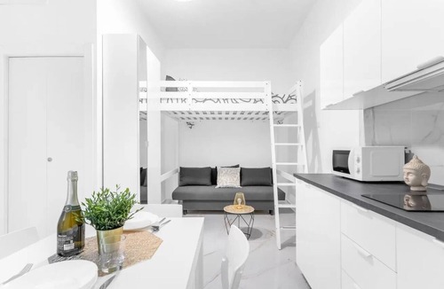 Rottole Apartment | ARQ16 [Cathedral-Loreto] Central Modern